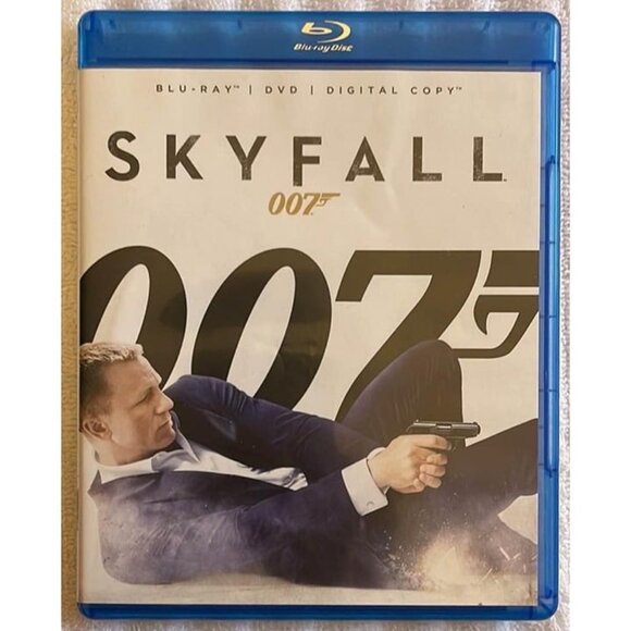 Skyfall (Blu-ray/DVD, 2013) - James Bond 007 - Digital not guaranteed. - Picture 1 of 6